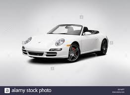 And the base car's torque output climbs to 287lb ft while its big brother. 2008 Porsche 911 Carrera 4 S In Weiss Vorderseite Drehen Ansicht Stockfotografie Alamy