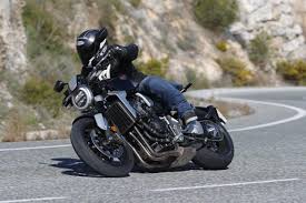 Apart from a few machined aluminium details, everything on show is black: Essai Honda Cb1000r 2018 Moto Station