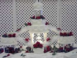 Round Wedding Cake With Fountain Stairs Round Wedding Cakes Big Wedding Cakes Wedding Cake Toppers Dream Wedding Cake