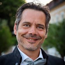 ✨ Der Nürnberger Christkindlesmarkt ist feierlich eröffnet! 💫 Wir wünschen  euch allen eine wundervolle Weihnachtszeit voller Magie, Freude und  unvergesslicher Momente. 🎄✨