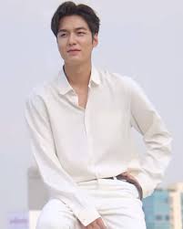 Aktör lee min ho, 2021 sezonunu birbirinden güzel fotoğraf çekimleriyle karşılamaya hazırlanıyor. 201211 Myment Official Youtube Update Leeminho 2021 Season S Greetings Teaser 2 Lee Min Ho Lee Min Ho Photos Lee Min