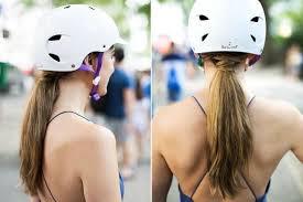 Kein Helmhaar Hier 19 Frisuren Die Sie Uber Britannia Unter Ihrem Fahrradhelm Tragen Konnen W A N T T H I N G S Britan Helm Fahrradhelm Frisuren