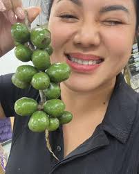 Here some Juicy Plums gifted by hubby colleague 🫐🫐🫐