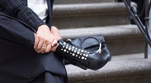 Die boots sehen eigentlich wie die originalen schuhe auf hey, wisst ihr wie man (braune) chelsea boots mit einer kurzen hose kombinieren kann? Stiefeletten Kombinieren So Kombiniert Ihr Ankle Boots Richtig