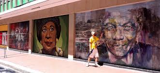 What is happening with this group? It's called "Street Art", and more than  half the posts are completely unrelated. Goodbye, you've lost me...