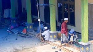 Tanpa rasa curiga kakak ipar pun melanjutkan mengadon tepung. Cerita Pilu Korban Gempa Di Lumajang Maratih Saksikan Langsung Kakak Ipar Meninggal Tertimpa Tembok Idnbuzz