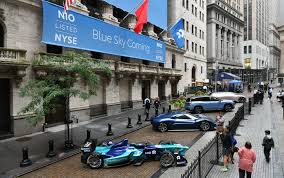 Piper sandler analyst alexander potter also rates nio at hold, also with a $14 price target. Nio Shares Start Trading On Nyse Value Company At 6 41b