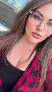 Brooke Babbitt's Instagram, Twitter & Facebook