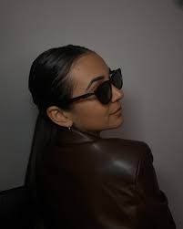 Feeling like the “The Bag Bish” I am in these new shades @oscarwylee  #oscarwylee