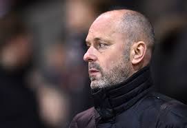 Mark Bowen Signs New Contract at Reading