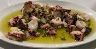 Zarter Oktopus In Olivenol Und Frischer Zitrone Rezept In 2020 Lebensmittel Essen Leckere Gerichte Oktopus