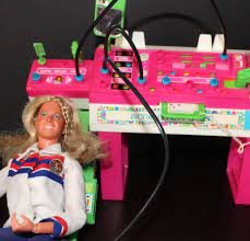 The Bionic Women And Her Bionic Beauty Salon By Kenner Etsy Bionic Woman Beauty Women