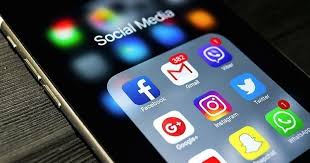 Y cuando las redes sociales pasan a un primer plano y tus vínculos personales pasan a otra prioridad es claro que hay un obstáculo. Soziale Netzwerke Landesmedienzentrum Baden Wurttemberg