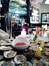 Two Dozen Blue Points 24 At The Bar Bar A Huitres Huitres Coquilles D Huitres