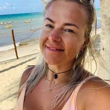 Victoria Hudson's Instagram, Twitter & Facebook