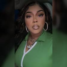 Adrienne Samples's Instagram, Twitter & Facebook