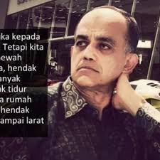 He helped his mother planting and selling vegetables in the market and also selling roti canai. 49 Perkara Yang Anda Tidak Tahu Tentang Tan Sri Syed Mokhtar Al Bukhary