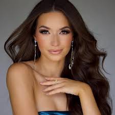 Welp it's time to say goodbye now... this is the perfect way to end my  year! This picture is of me praying right before finals started. I was at  peace because I