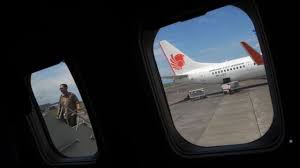 Laporan awal dalam penyelidikan kasus lion air mengindikasikan bahwa kesalahan sensor dalam membaca data dan cara kerja mcas membuat pesawat jatuh ke laut. Lion Air Ambisi Rusdi Kirana Dan Bayang Bayang Insiden Kecelakaan Bbc News Indonesia