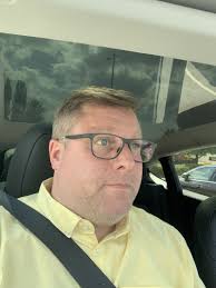 There is absolutely nothing wrong with a 6'4” man wearing a canary yellow  shirt. And shouting “Oi, Big Bird, Sesame Street's that way” isn't clever.  Particularly when you have a 'how's my