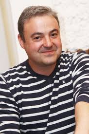 Za poslední dva měsíce se začal více hýbat, lépe se stravovat a už se mu podařilo vylepšit formu. Martin Zounar Neskutecne Zhubl Kolegove Slavneho Herce V Soku Blesk Cz