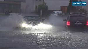 In manchen kellern stand das wasser bis zu einem meter hoch. Schweres Unwetter Am Chiemsee In Bayern 28 06 2020 Youtube