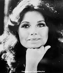 Dewey Waters's Instagram, Twitter & Facebook