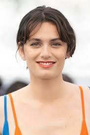 Ella Rumpf's Instagram, Twitter & Facebook