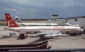 City Of Bendigo Del 01 67 This Really Was An Attractive Colour Scheme Note Alitalia Dc8 Parked Behind At This Time The Boeing 707 Boeing Aircraft Boeing