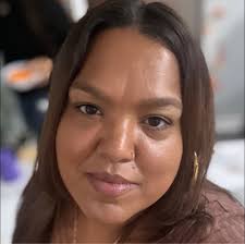 Binghamton grad Stephanie Courtney is best known as Flo, one of the top  female ad icons of all time. Learn about her rise to fame in Cosmopolitan.