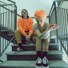 Fausto lama, nome d'arte di fausto zanardelli, era precedentemente noto come edipo, mentre francesca, originaria di pordenone. Coma Cose Il Video Di Granata E Gli Instore Days