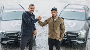 Als letzte amtshandlung vor dem tri battle royale machten sich jan frodeno und lionel sanders an den check der schwimmstrecke. Ayhj0roz0vxgnm