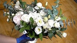 White calla lilies are grown in the cool climates of colombia and ecuador and make wonderful how to arrange calla lilies in a tall cylinder vase. Diy Mini Calla Lilies Bridal Bouquet Youtube