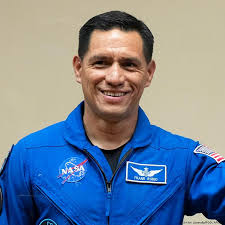 Aterrizó astronauta latino que estuvo varado en el espacio