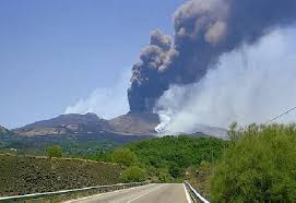 Cenere dell'Etna nell'atmosfera: chiuso l'aeroporto di Reggio Calabria |  BlogSicilia - Ultime notizie dalla Sicilia