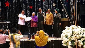 Tan sri arshad ayub (84 years) who is one of the foremost educational innovators this country has known. Majlis Makan Malam Persatuan Alumni Uitm Perlis Malam Bintang Lagenda