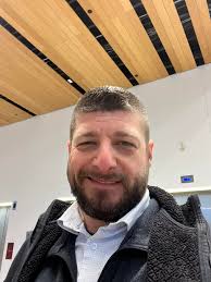 Hi, I'm James. I'm 42 and near Winchester. Single as a Pringle.