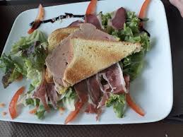 Ce restaurant, bar, crêperie, location de pédalos et vente à emporter de gaufres. Le Fil De L Eau Saint Rambert D Albon Restaurant Avis Numero De Telephone Photos Tripadvisor