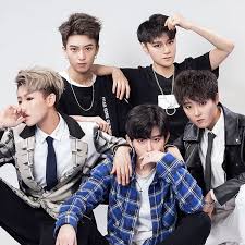 Challenging Gender Roles In China An All Girl Boy Band Boy Bands Androgynous Girls Chinese Boy