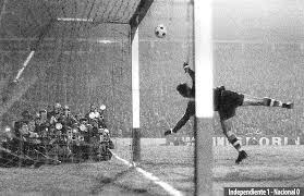 El jugador maximiliano meza de independiente erró un penal contra santos en el duelo por la copa libertadores 2018. El Inicio De La Leyenda Independiente Campeon De La Copa Libertadores 1964 Conmebol