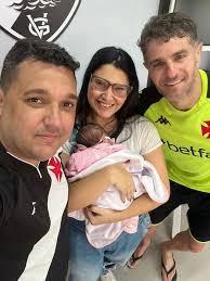 Victor Lemos (@vituenrique)