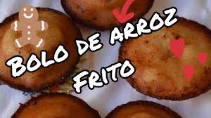 Depois que estiver dourado, acrescente o arroz, já lavado e escaldado, misture um pouco e adicione a água e o sal. Bolo De Arroz Frito Orelha De Macaco Bolodearroz Bolofrito Orelhademacaco Youtube
