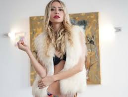 Martina stella dal lockdown in poi ha inaugurato una nuova stagione professionale completamente social. Chi E Martina Stella Tutto Sulll Attrice Italiana Donne Magazine