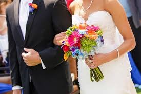 Die gerbera ist einer der beliebtesten blumen in der welt, es kommt fünfte in der beliebtheitsskala nach den verschiedenen blumen (in der reihenfolge) wie rose. Gerbera Brautstrauss Viele Schone Anregungen In Der Bildergalerie