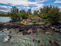 10 Celebrities Living The Hawaii Life Hawaii Beach House Hawaiian Homes Hawaii Homes