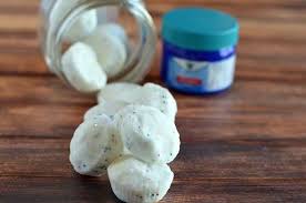 Utilisez Ces Pastilles Maison Au Vicks Pour Vous Deboucher Le Nez Sous La Douche Deboucher Le Nez Remedes Naturels Douche
