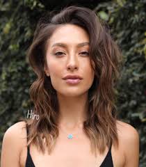 Though hair experts tend to recommend chops for thin hair, you can wear it long too if you use some tricks for a fuller look. Layered Haircut For Medium Thick Wavy Hair Thick Hair Styles Medium Thick Hair Styles Wavy Hairstyles Medium