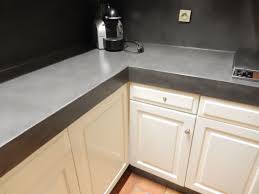 Anciens Carreaux D Un Plan De Travail Et D Une Credence Recouverts De Beton Resine Placards D Origine Bois Remis Au Gout Du Jour Avec Une Resine Blanche