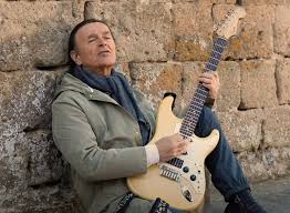 He is an actor and composer, known for camera café (2003), aloha (1984) and pooh. Resistere Il Nuovo Singolo Di Dodi Battaglia Spettacolo Periodico Daily