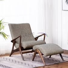 Temukan beragam perabot luar ruang kami seperti sofa luar ruang dengan bahan aluminium yang ringan untuk balkon, juga perabot dengan berbagai ukuran dan bahan, seperti rotan dan kayu solid. Kursi Santai Vintage Klasik Dominik Dengan Stool Pt Gabe International